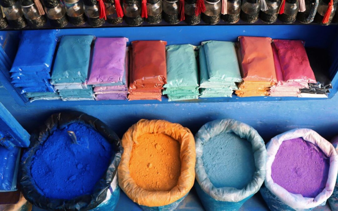 Colores interiores modernos para transformar tus espacios